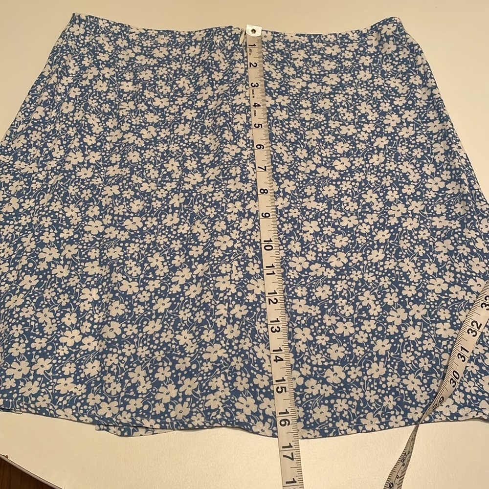Reformation Size 8 Blue White Floral Mini Skirt - Picture 10 of 10